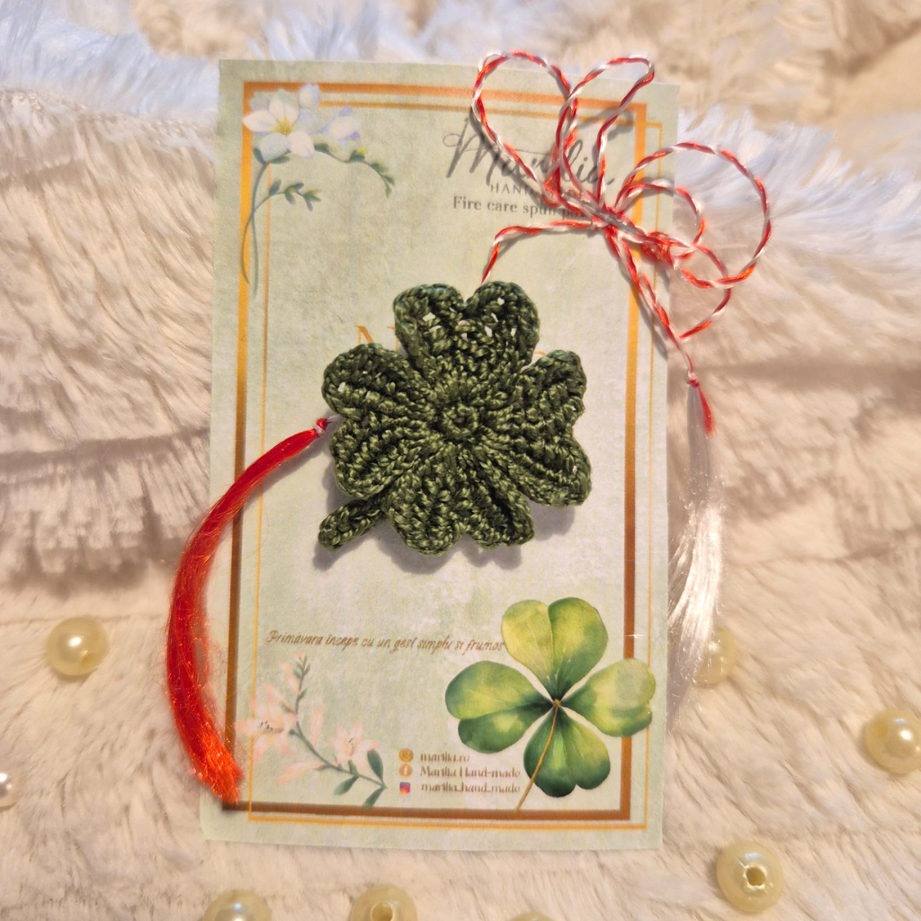 Trifoi cu patru foi verde închis